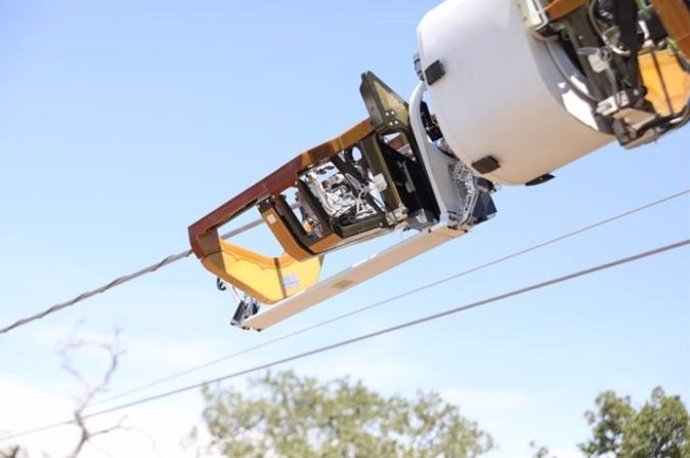 Robot instalador de fibra Bombyx