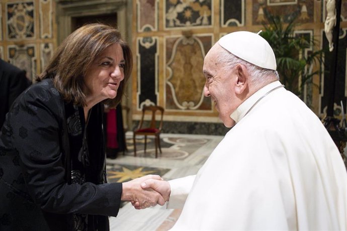 Su Santidad el Papa Francisco recibe en audiencia en el Vaticano a la presidenta de la UCAM, María Dolores García