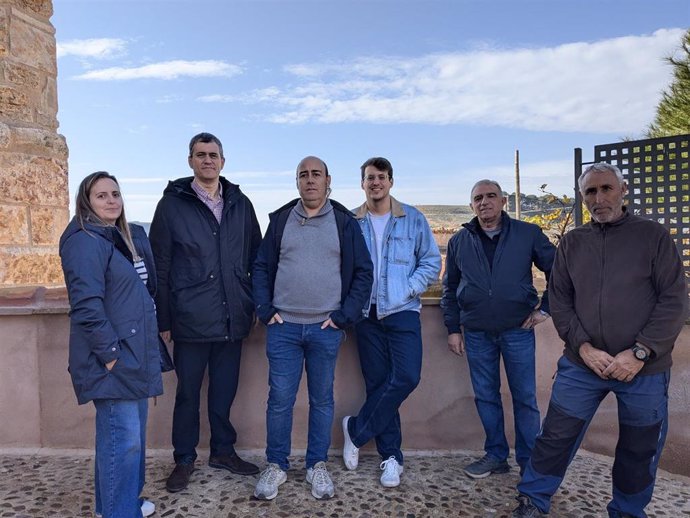 Dirigentes de CHA visitan Torralba de Ribota (Zaragoza), con su presidente, Joaquín Palacín, y el diputado nacional, Jorge Pueyo, a la cabeza.