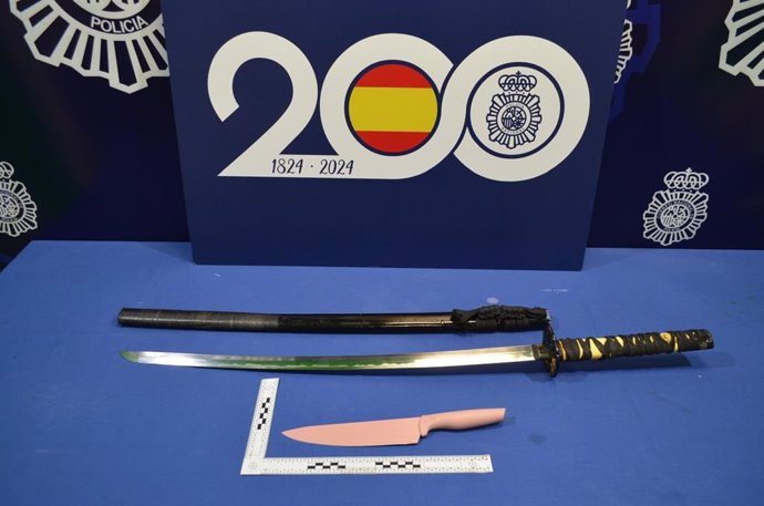 Detenido en Valladolid por amenazar con una katana y un cuchillo a su vecinos en un bar.