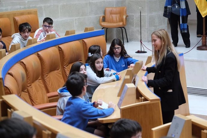 Fernández Cornago agradece a los escolares su colaboración para "celebrar nuestra ley más importante; La Constitución"