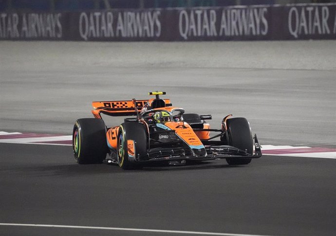 Archivo - 08 October 2023, Qatar, Lusail: British Formula 1 driver Lando Norris of Team McLaren is on the track during the 2023 Formula One Grand Prix of Qatar, at the Losail Circuit. Photo: Hasan Bratic/dpa