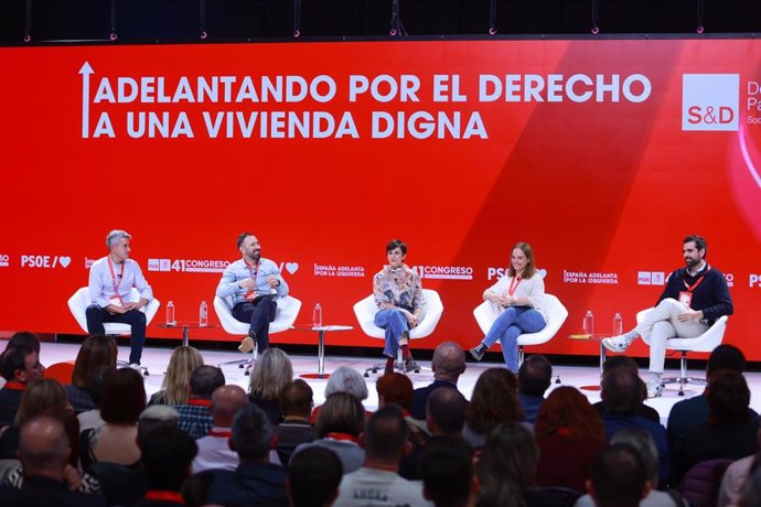 La ministra de Vivienda, Isabel Rodríguez, en un panel del Congreso del PSOE sobre vivienda.