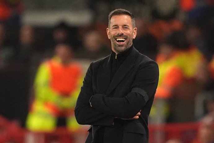 07 November 2024, United Kingdom, Manchester: Manchester United's interim manager Ruud van Nistelrooy reacts during the UEFA Europa League soccer match between Manchester United and PAOK at Old Trafford. Photo: Martin Rickett/PA Wire/dpa