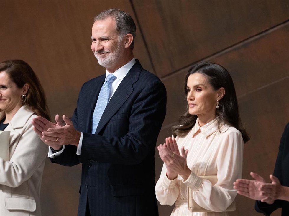 El Rey Felipe VI y la Reina Letizia, a su llegada a la representación de la ópera II Trittico, en el Palacio Euskalduna, a 29 de noviembre de 2024, en Bilbao, Vizcaya, País Vasco (España).
