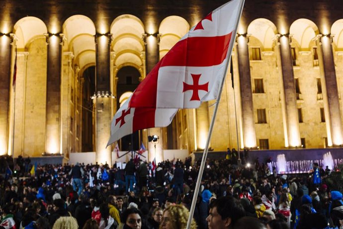 Archivo - Imagen de archivo de manifestantes en la capital de Georgia, Tiflis, contra el gobierno del país, considerado como afín a Rusia