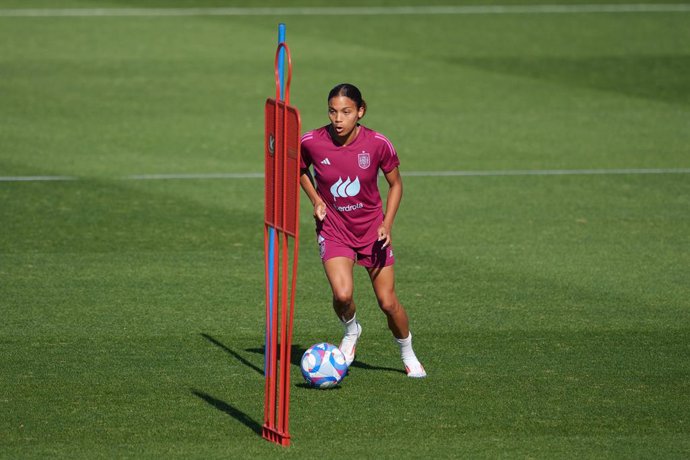 Archivo - Vicky Lopez during the training day of the Spain Olympic Women Football Team celebrated at Ciudad del Futbol on July 8, 2024 in Las Rozas, Madrid, Spain.