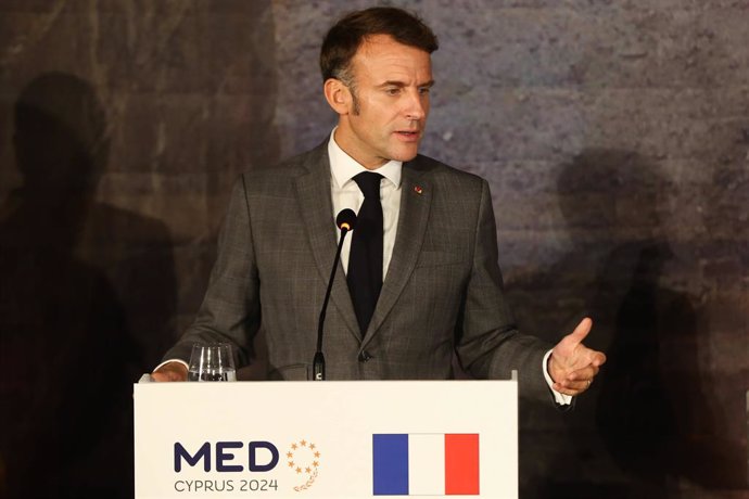 Archivo - HANDOUT - 11 October 2024, Cyprus, Paphos: French President Emmanuel Macron speaks during a joint press conference with other European leaders, following the 11th Summit of the Southern EU Countries (MED9) in Paphos. Photo: Andreas Loucaides/Cyp