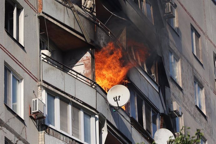 Archivo - Archivo.- Incendio en un edificio residencial.