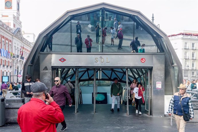 Archivo - La estación de Metro Sol