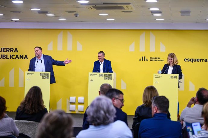 Els candidats a la presidència d'ERC Oriol Junqueras ('Militància Decidim'), Xavier Godàs ('Nova Esquerra Nacional') i Helena Solà ('Foc Nou')