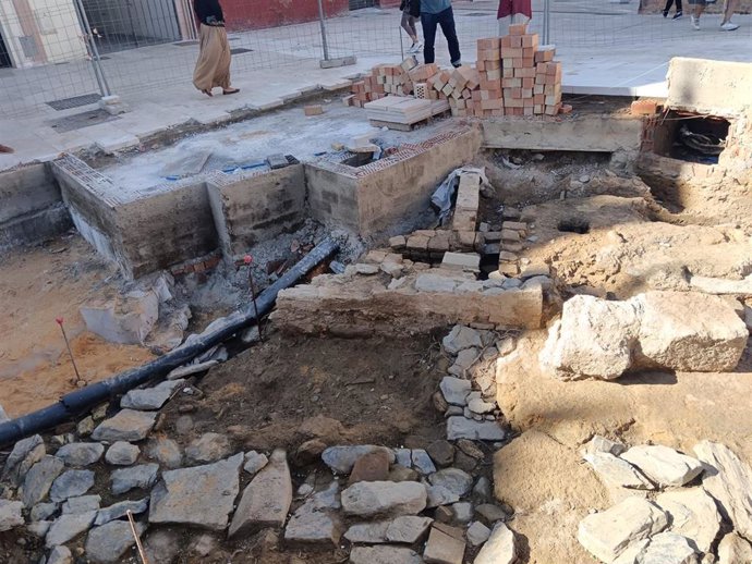 Restos del barrio andalusi hallado en la plaza de San Pedro de Huelva.