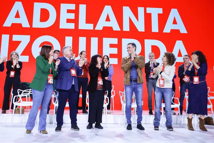 El presidente del Gobierno y secretario general, Pedro Sánchez, durante la inauguración del 41º Congreso Federal del PSOE en el Palacio de Congresos y Exposiciones, a 30 de noviembre de 2024 en Sevilla (Andalucía, España). El PSOE inaugura su 41 Congreso 