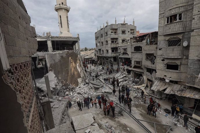 November 27, 2024, Nuseirat, Gaza Strip, Palestinian Territory: Palestinians inspect the al-Qassam Mosque and surrounding buildings where Israeli army attacked and caused a big destruction in the Nuseirat Refugee Camp in central Gaza on November 27, 2024