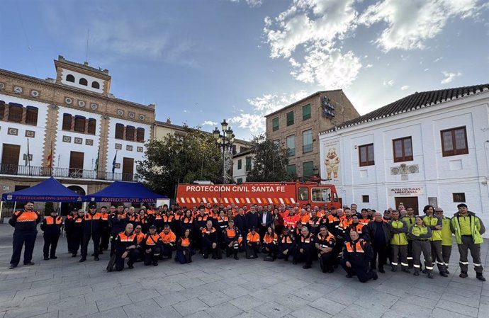 Grupo de voluntarios que han asistido a la 'Jornada Provincial de Protección Civil' en Santa Fe (Granada)