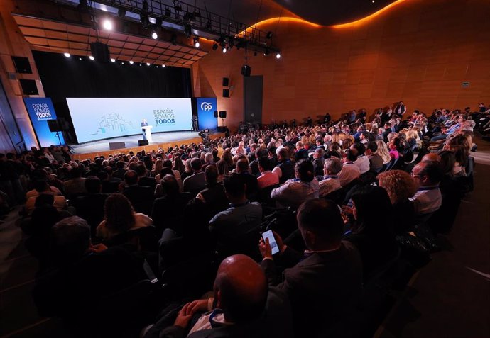 La secretaria general del PP, Cuca Gamarra, interviene durante la XXVII Intermunicipal del PP, a 30 de noviembre de 2024, en Valladolid, Castilla y León (España). El Partido Popular celebra hoy su XXVII Intermunicipal, donde se reúne una representación de