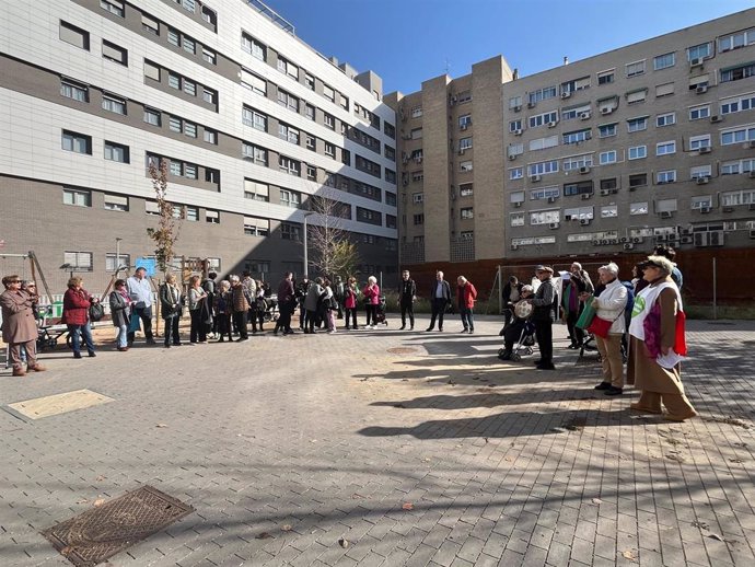 Vecinos de Retiro se manifiestan por una escuela infantil, un centro de salud y un polideportivo en el distrito