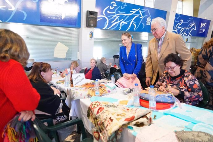 La regidora de Gent Gran, Luisa Marqués, asiste al Primer Encuentro Nacional de Encaje de Bolillos y Bordados, celebrado en Palma