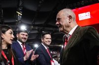 Chaves subraya que está "disponible" para el PSOE, que "ha echado de mí para muchas cosas que se ven y no"