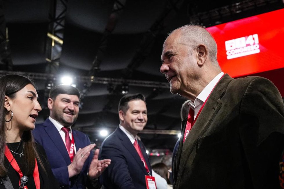 El ex Presidente de la Junta de Andalucía, Manuel Chaves, durante la inauguración del 41 Congreso Federal del PSOE en el Palacio de Congresos y Exposiciones, a 30 de noviembre de 2024 en Sevilla (Andalucía, España). El PSOE inaugura su 41 Congreso Fede