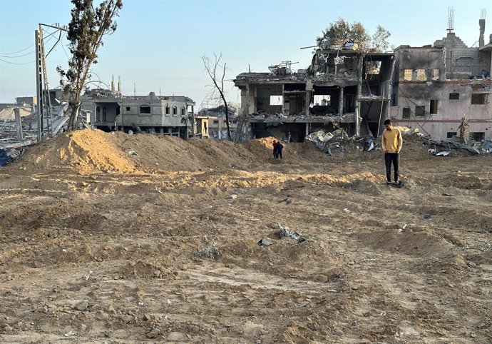 November 29, 2024, Nuseirat, Gaza Strip, Palestinian Territory: Palestinians inspect the destruction of homes and streets after an Israeli military attack on the Nuseirat refugee camp, central Gaza Strip, amid the ongoing conflict between Israel and Hamas