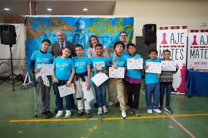 El alcalde de Sevilla, José Luis Sanz, clausura el torneo 'Ajemates'.