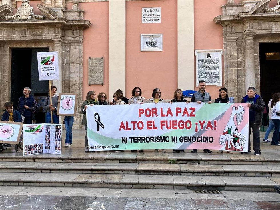 Una concentración en Valncia reclama el alto el fuego en Palestina y en el Líbano.