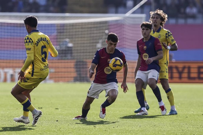 Pedro Gonzalez Pedri of FC Barcelona in action during the Spanish league, La Liga EA Sports, football match played between FC Barcelona and UD Las Palmas at Estadio Olimpico de Montjuic on November 30, 2024 in Barcelona, Spain.