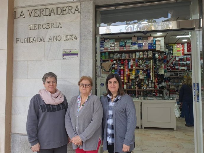 Propietarias de la mercería 'La Verdadera' de Jaén