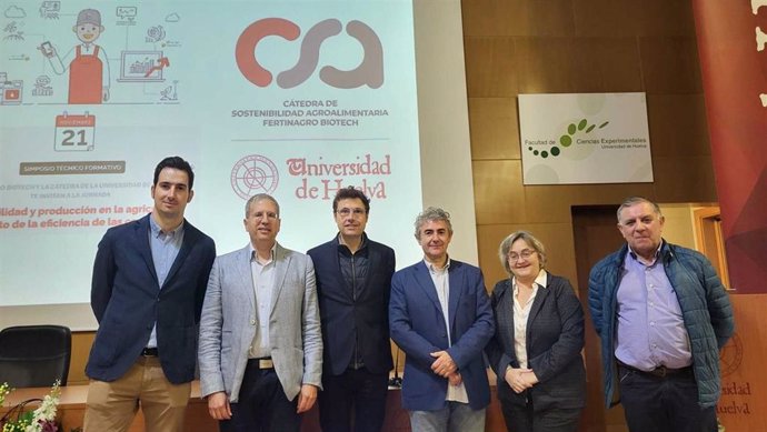 Miembros de la Cátedra Fertinagro-Biotech durante la jornada 'Sostenibilidad y producción en la agricultura. Aumento de la eficiencia de las cosechas'.