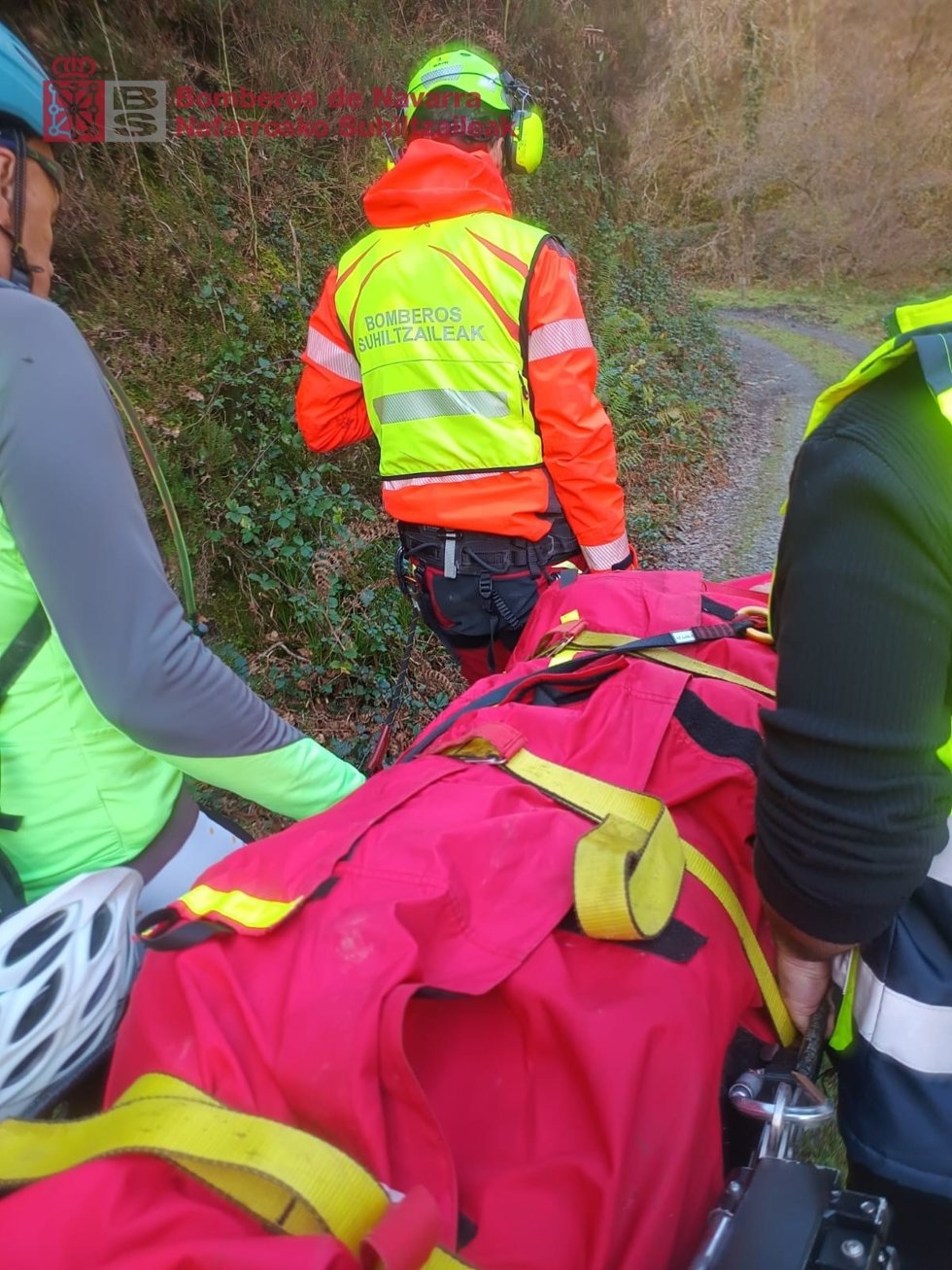 Rescate del ciclista accidentado.