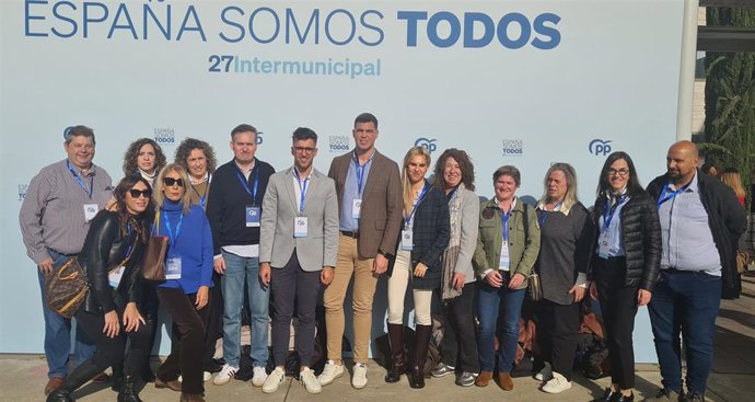 Javier García con la delegación del PPN a la XXVII Intermunicipal del Partido Popular.