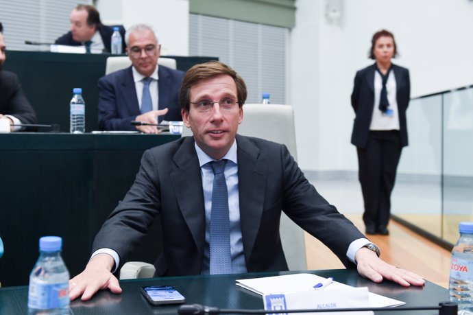 El alcalde de Madrid, José Luis Martínez-Almeida, durante un pleno del Ayuntamiento de Madrid