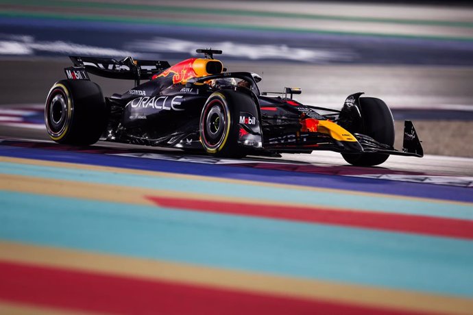 01 VERSTAPPEN Max (nld), Red Bull Racing RB20, action during the Formula 1 Qatar Airways Qatar Grand Prix 2024, 23th round of the 2024 Formula One World Championship from November 29 to December 1, 2024 on the Lusail International Circuit, in Lusail, Qata