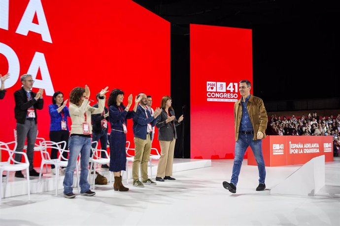 El Presidente del Gobierno, Pedro Sánchez, durante la inauguración del 41º Congreso Federal del PSOE en el Palacio de Congresos y Exposiciones, a 30 de noviembre de 2024 en Sevilla (Andalucía, España). El PSOE inaugura su 41 Congreso Federal en el que el 