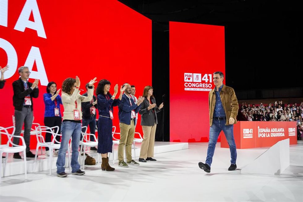 El Presidente del Gobierno, Pedro Sánchez, durante la inauguración del 41 Congreso Federal del PSOE en el Palacio de Congresos y Exposiciones, a 30 de noviembre de 2024 en Sevilla (Andalucía, España). El PSOE inaugura su 41 Congreso Federal en el que e