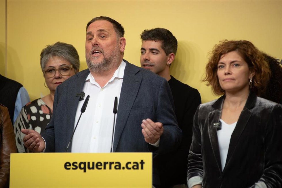 El expresidente de ERC y candidato a la Presidencia de ERC, Oriol Junqueras, comparece antes los medios de comunicación tras la primera vuelta de la jornada electoral por el 30 Congreso Nacional de ERC, en su sede, a 30 de noviembre de 2024, en Barcelon