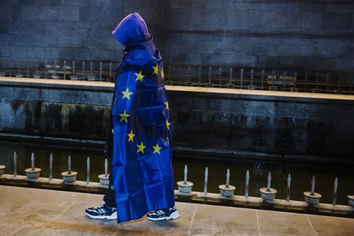 November 4, 2024, Tbilisi, Georgia: A young girl with a European flag on her shoulders. as thousands of demonstrators from the opposition gathered in the streets of Tbilisi. Georgia held parliamentary elections on Oct. 26 resulting in the pro-Moscow Georg