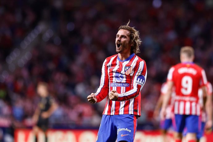 Archivo - Antoine Griezmann celebra un gol con el Atlético de Madrid.