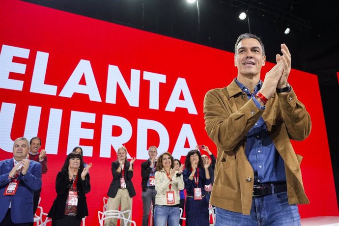 El Presidente del Gobierno, Pedro Sánchez, durante la inauguración del 41º Congreso Federal del PSOE en el Palacio de Congresos y Exposiciones, a 30 de noviembre de 2024 en Sevilla (Andalucía, España). El PSOE inaugura su 41 Congreso Federal en el que el 