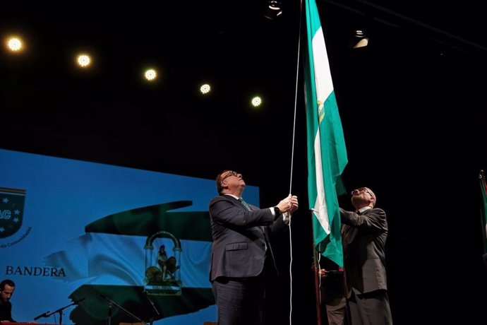 El consejero de Turismo, Arturo Bernal, en el acto del Día de la Bandera de Andalucía en Cataluña