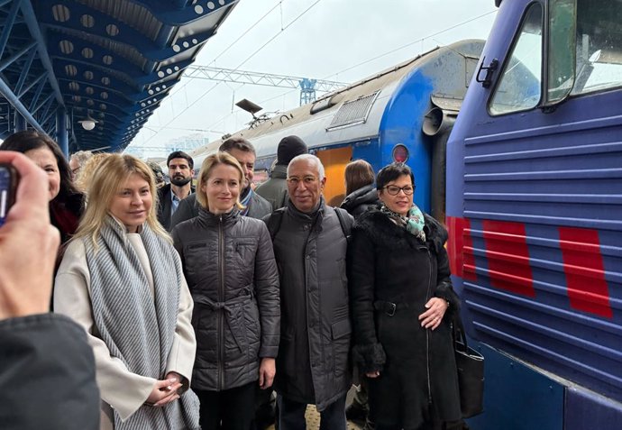 01 December 2024, Ukraine, Kiev: Ukraine's Deputy Prime Minister Olha Stefanischyna (L) welcomes the new EU Council President Antonio Costa, the new EU High Representative for Foreign Affairs Kaja Kallas (2nd L), and the new EU Enlargement Commissioner Ma