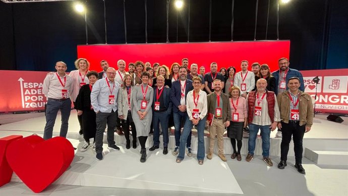 María Chivite con la delegación del PSN en el Congreso Federal del PSOE