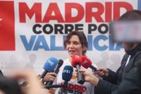Ayuso tilda de "vergüenza" el Congreso del PSOE donde entran "entre aplausos" personas que han sido condenadas