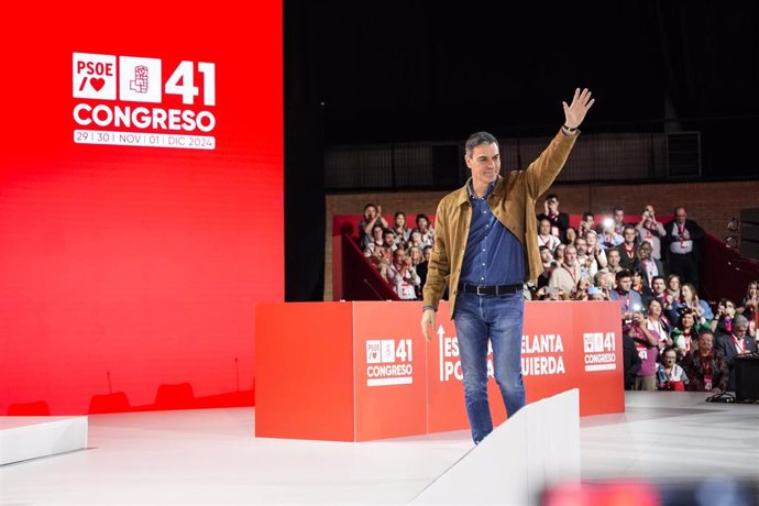 El Presidente del Gobierno, Pedro Sánchez, durante la inauguración del 41º Congreso Federal del PSOE en el Palacio de Congresos y Exposiciones, a 30 de noviembre de 2024 en Sevilla (Andalucía, España). El PSOE inaugura su 41 Congreso Federal en el que el 