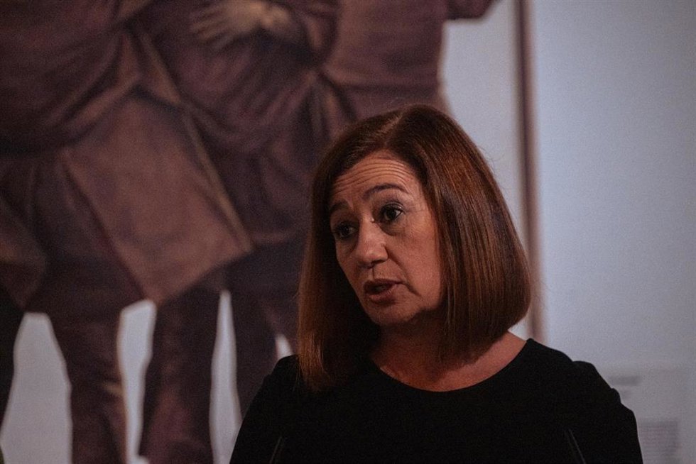 La presidenta del Congreso, Francina Armengol, asiste al acto de inauguración de la exposición 'El Arte en la lucha por la Libertad. Celebrando la Constitución Española de 1978', en el Congreso de los Diputados, a 27 de noviembre de 2024, en Madrid (Esp