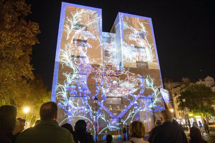 Estreno del nuevo mapping navideño de la Fundación Caja Rural 'La magia de Adda' sobre el edificio Zaida en Granada