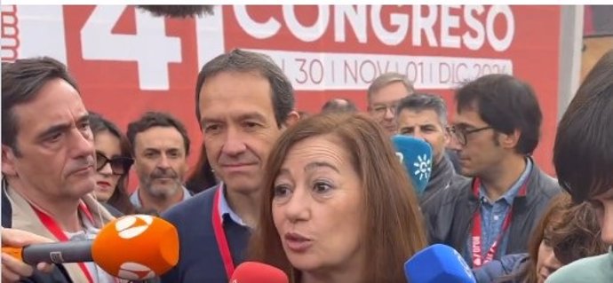 La secretaria general del PSIB-PSOE, Francina Armengol, junto al secretario de Transición Justa del PSOE, Marc Pons