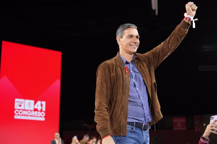 El Presidente del Gobierno, Pedro Sánchez, durante la clausura del 41º Congreso Federal del PSOE en el Palacio de Congresos y Exposiciones. A 1 de diciembre de 2024, en Sevilla, Andalucía (España). El 41º Congreso Federal del PSOE concluye en Sevilla con 