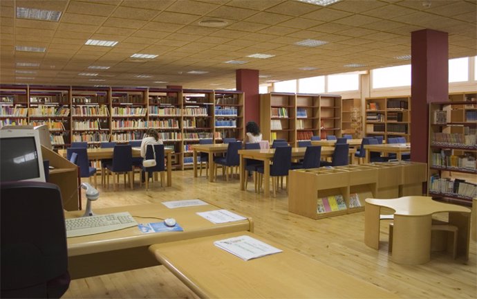 Interior de la Biblioteca Adolfo Suárez.